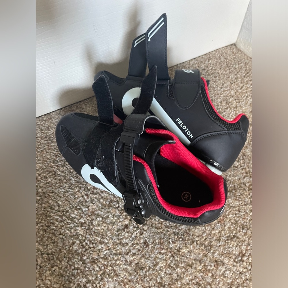 Peloton cycling shoes size 38